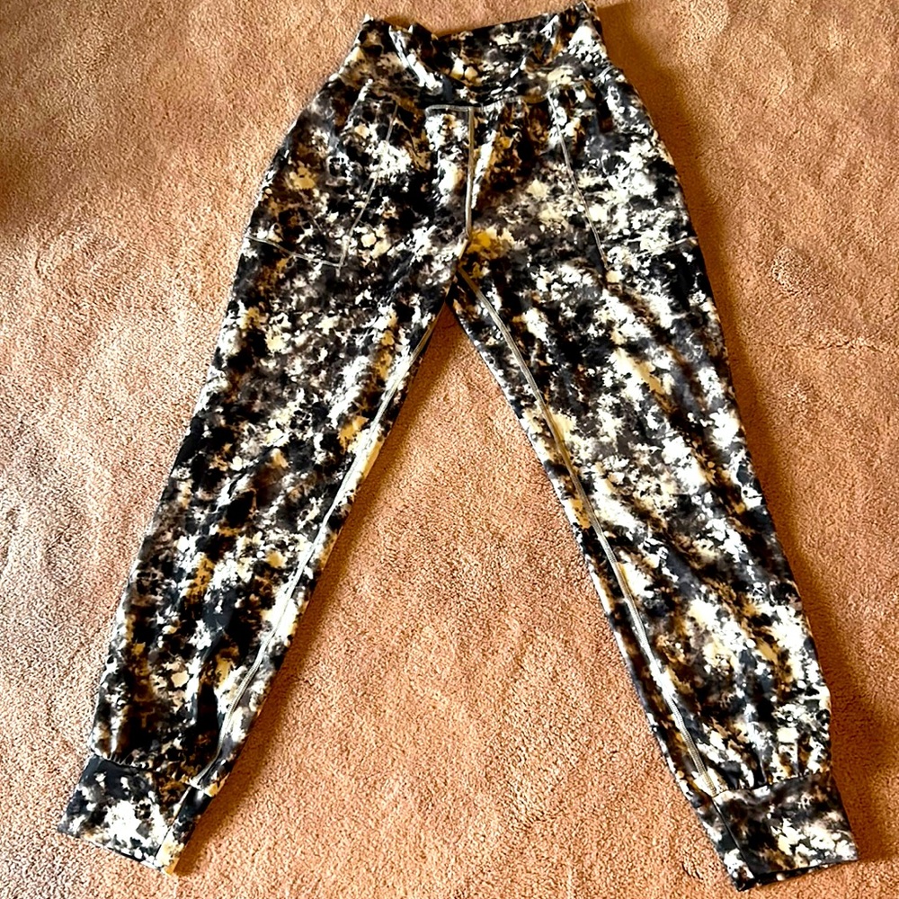 Athleta Salutation Printed Jogger